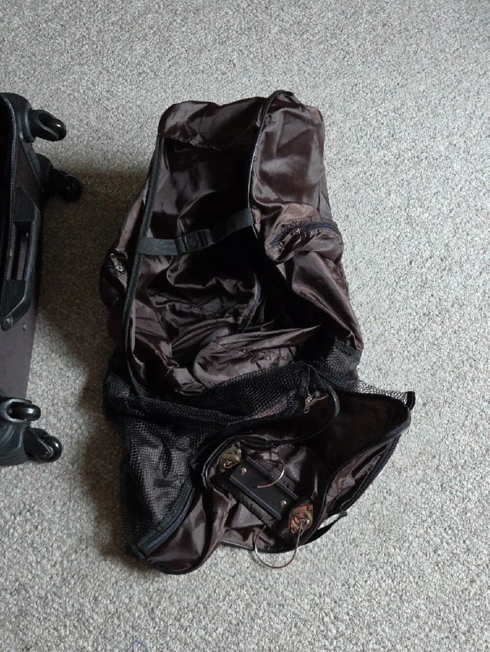 Brown 4 Wheels Rolling Carryon Travel Bag - Classic Professional Carry.